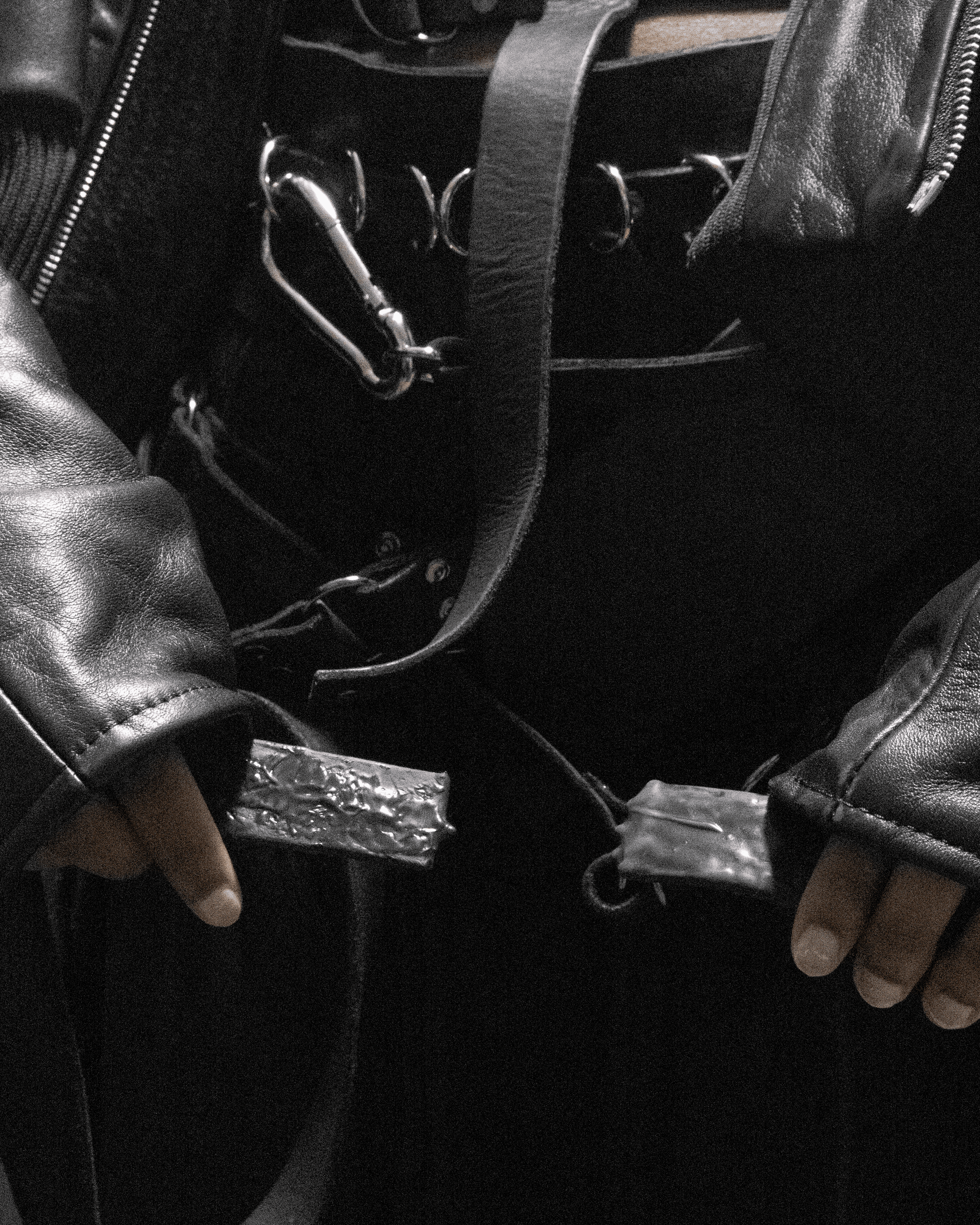 BLACK TAR BELT